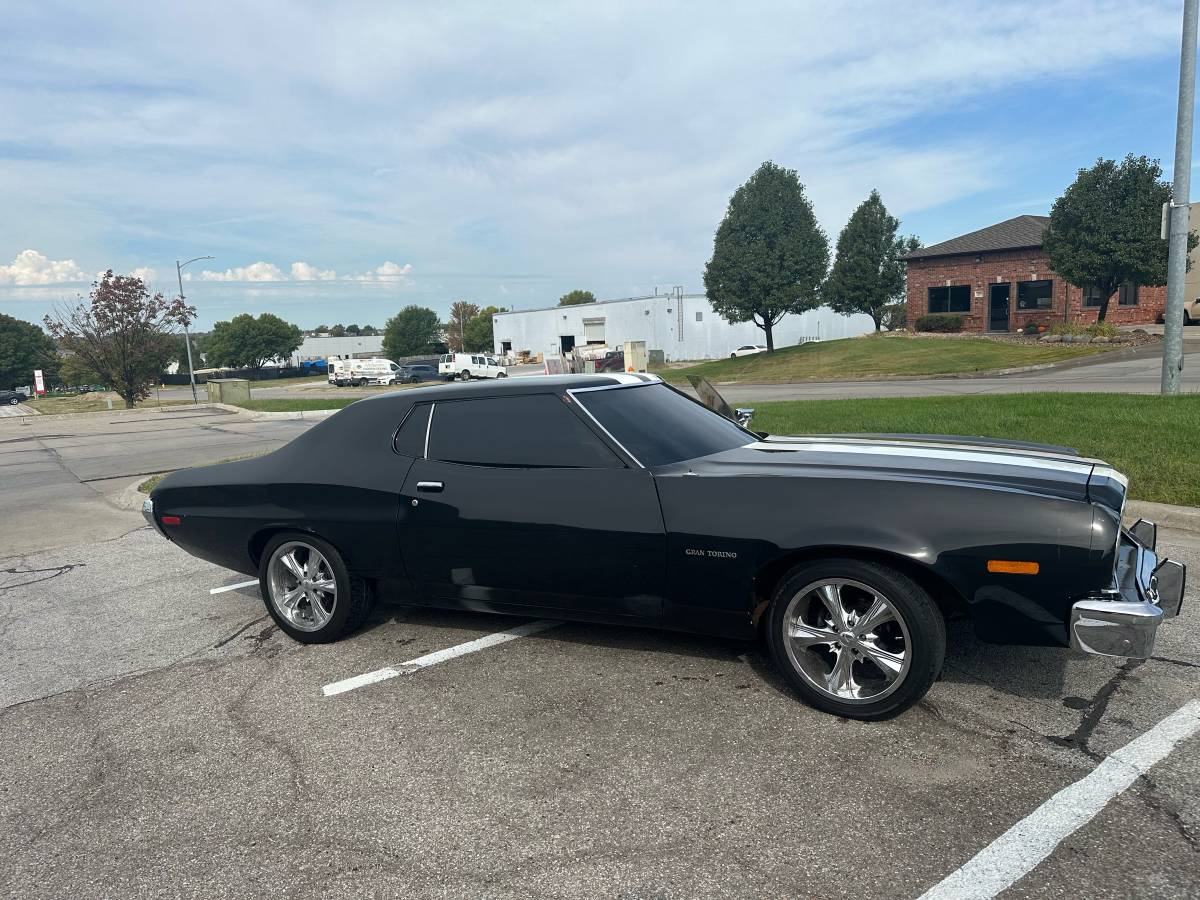 Ford-Gran-torino-1973-black-9