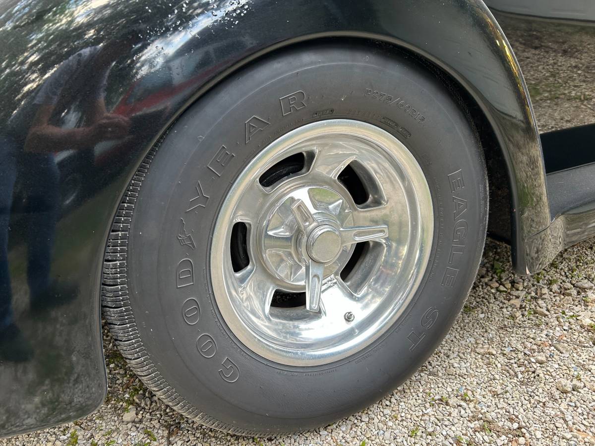 Ford-Hump-back-sedan-1937-10