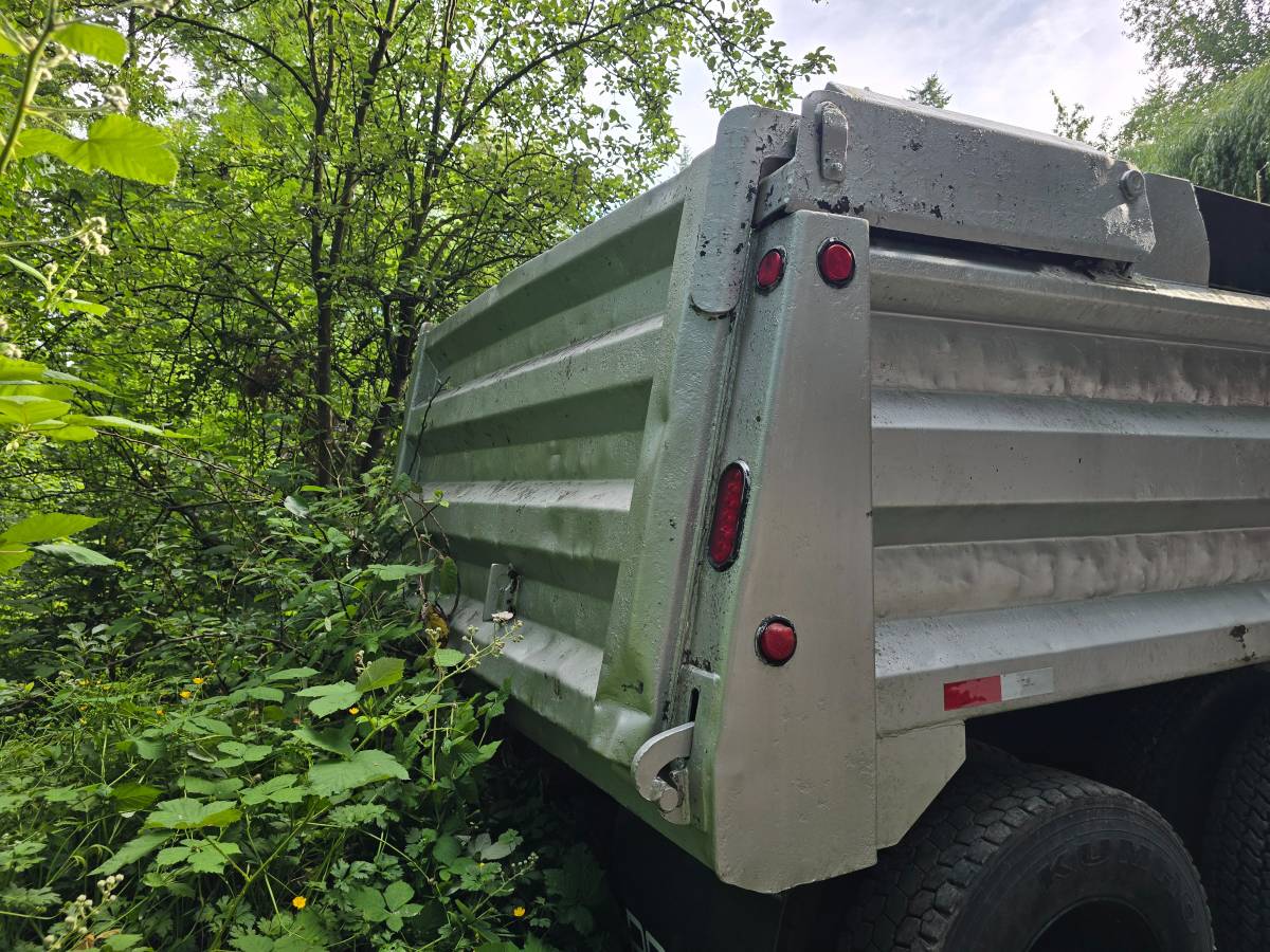 Ford-L8000-tandem-dump-truck-diesel-1988-1