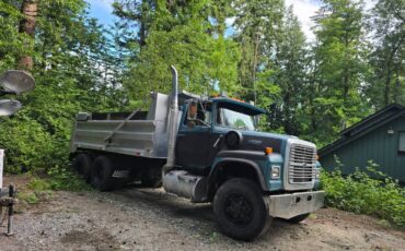 Ford-L8000-tandem-dump-truck-diesel-1988