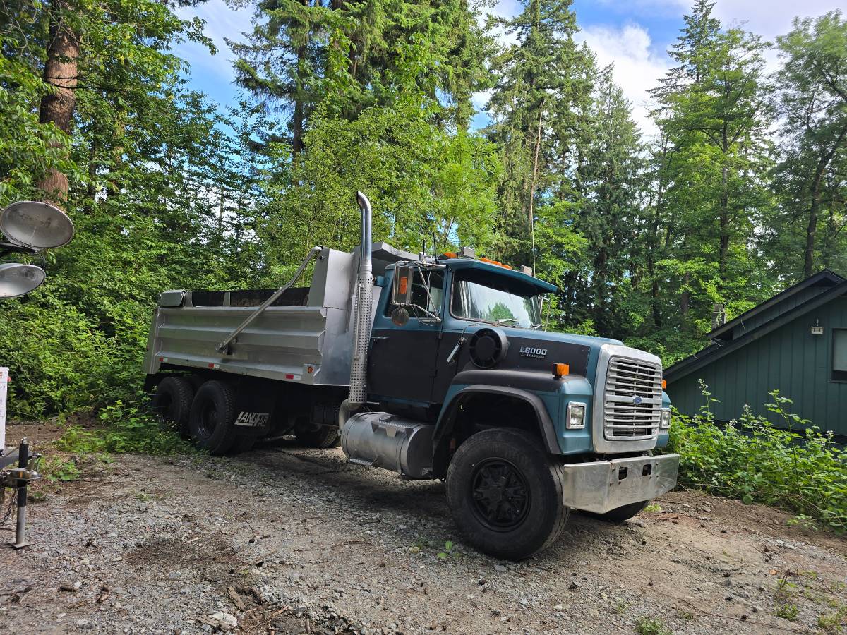 Ford L8000 tandem dump truck diesel  1988