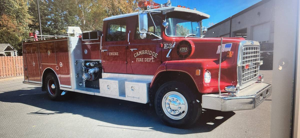 Ford L9000 diesel  1986 red