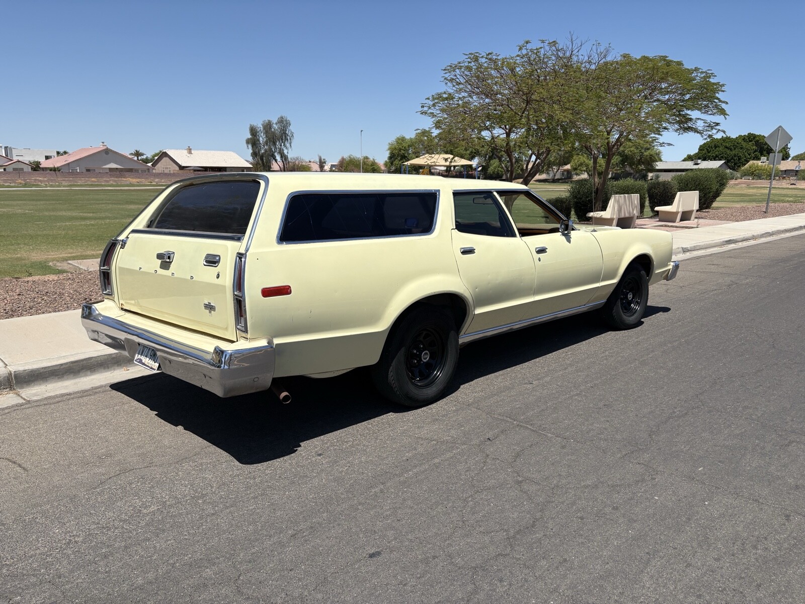 Ford-LTD-II-1977-2