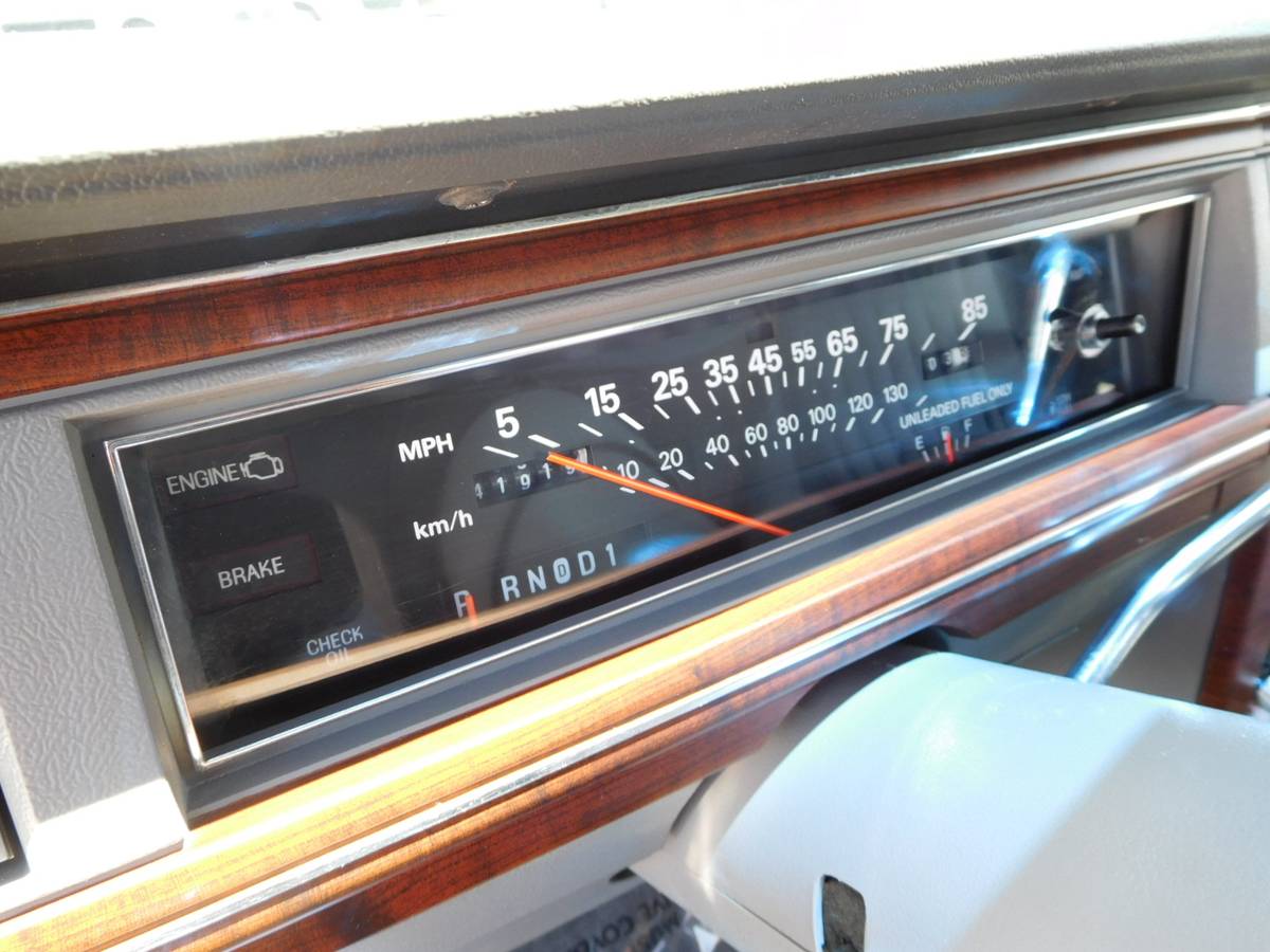 Ford-Ltd-crown-victoria-1988-11