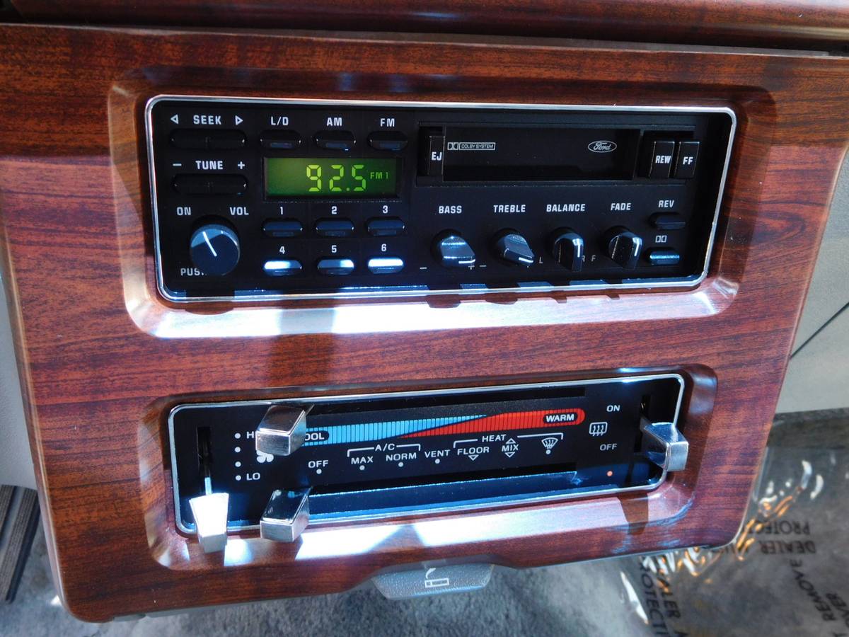 Ford-Ltd-crown-victoria-1988-12
