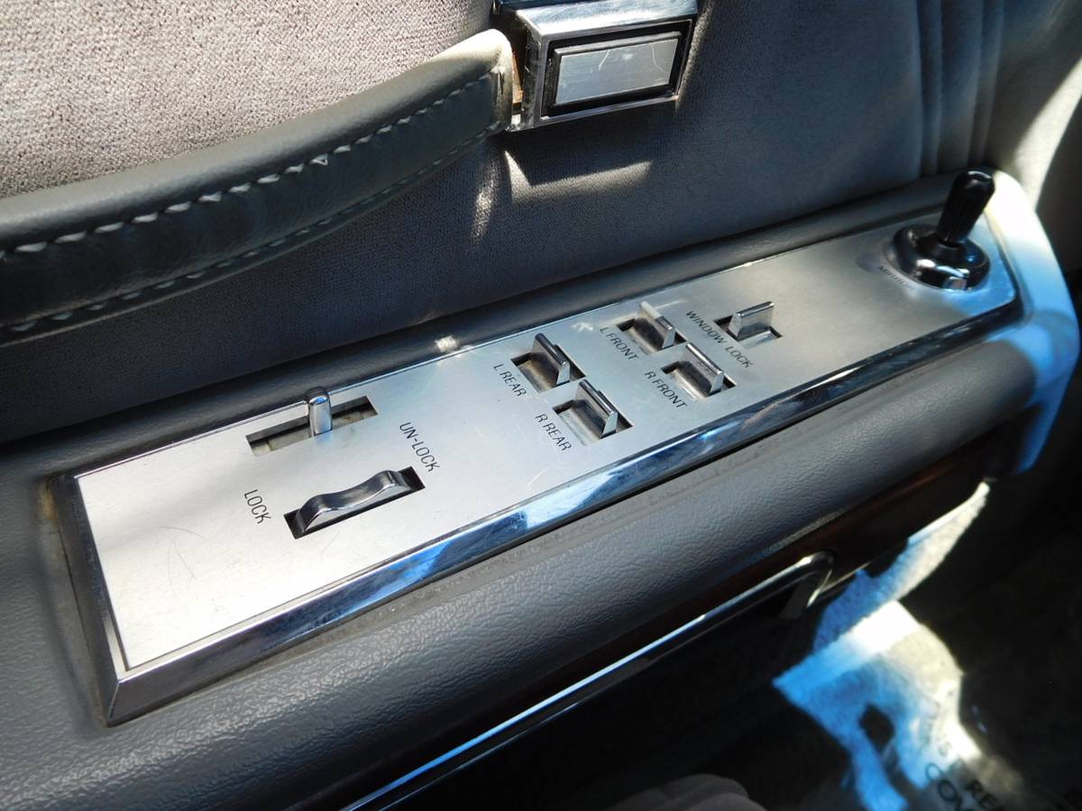 Ford-Ltd-crown-victoria-1988-13