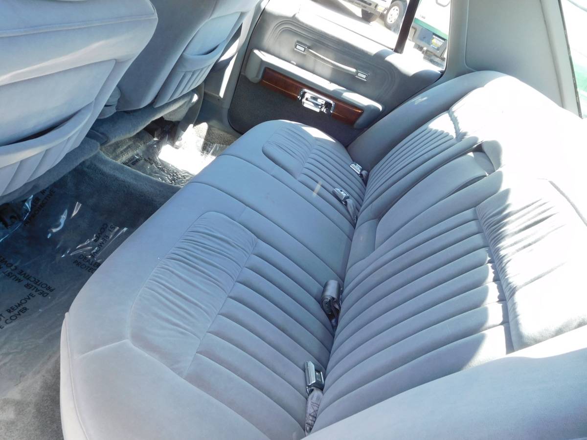 Ford-Ltd-crown-victoria-1988-15