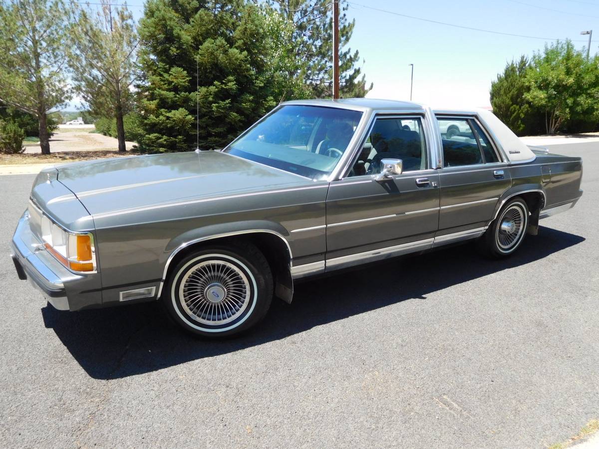 Ford-Ltd-crown-victoria-1988-2