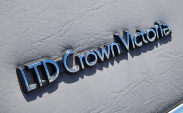 Ford-Ltd-crown-victoria-1988-20