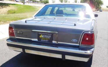 Ford-Ltd-crown-victoria-1988-6
