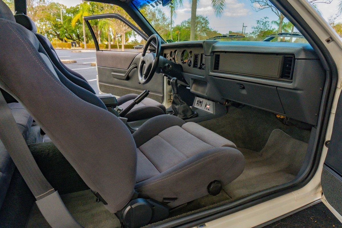 Ford-MUSTANG-SVO-1986-22
