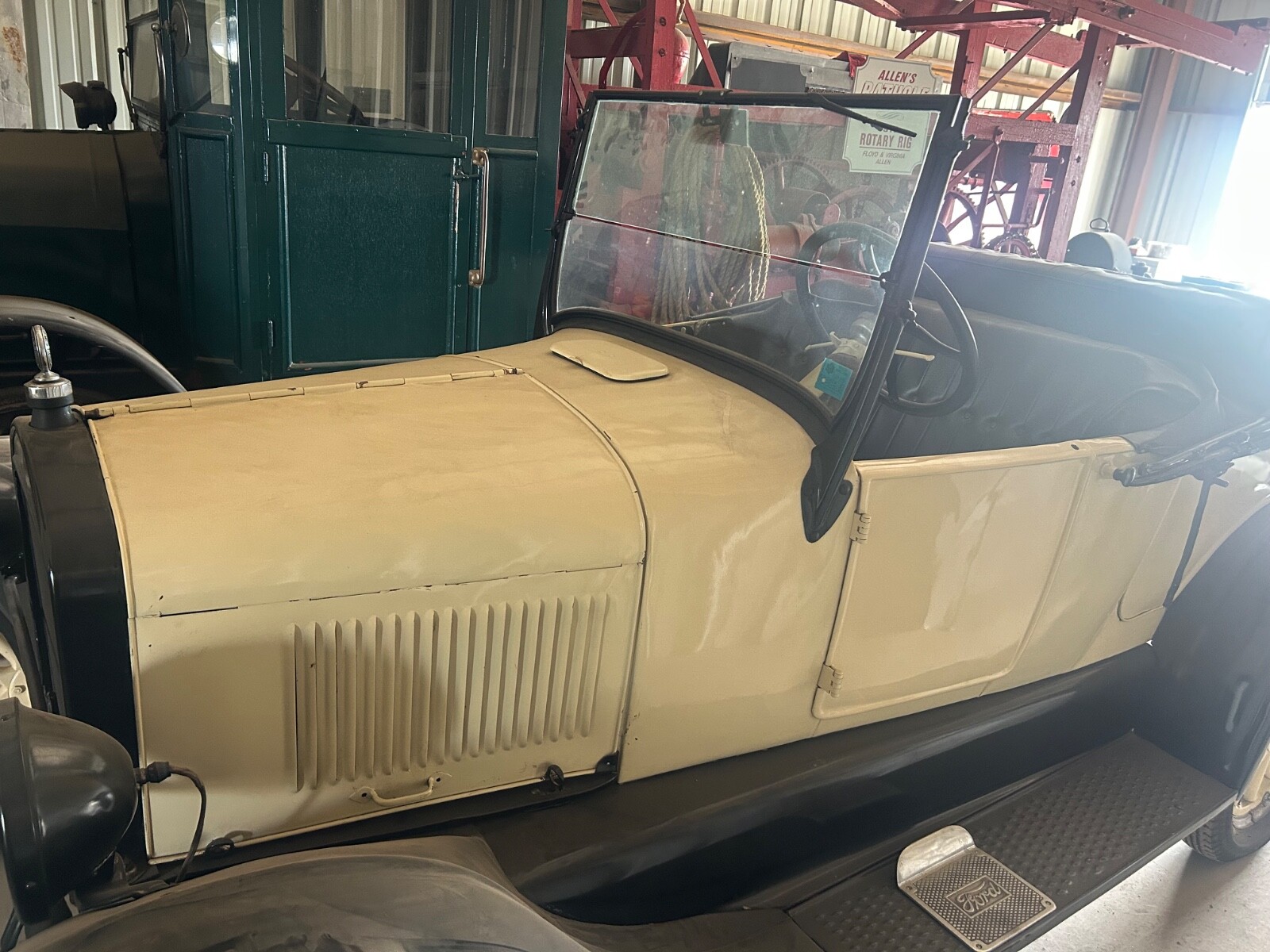 Ford-Model-A-1926-Convertible-11