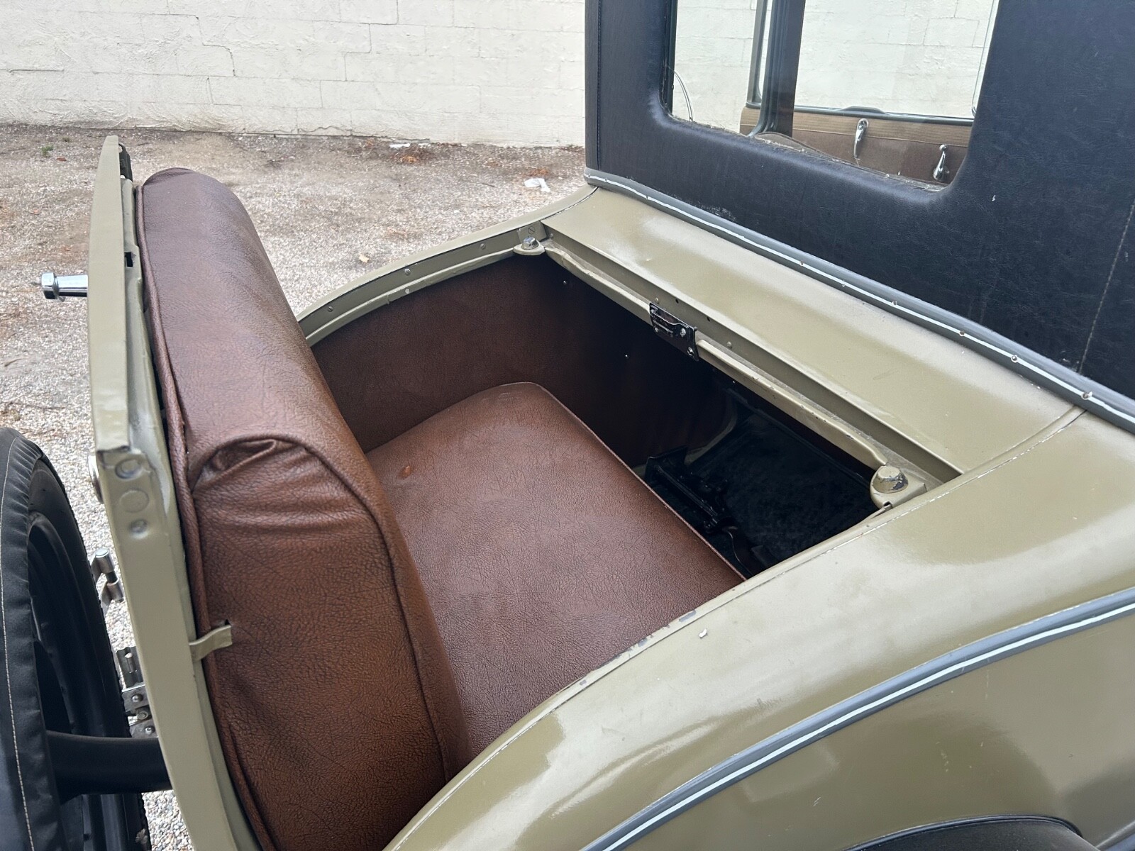 Ford-Model-A-1928-Coupe-11