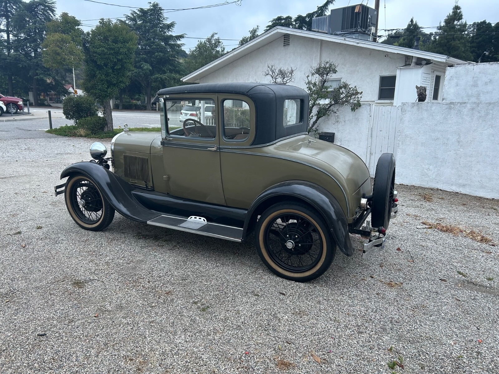 Ford-Model-A-1928-Coupe-2