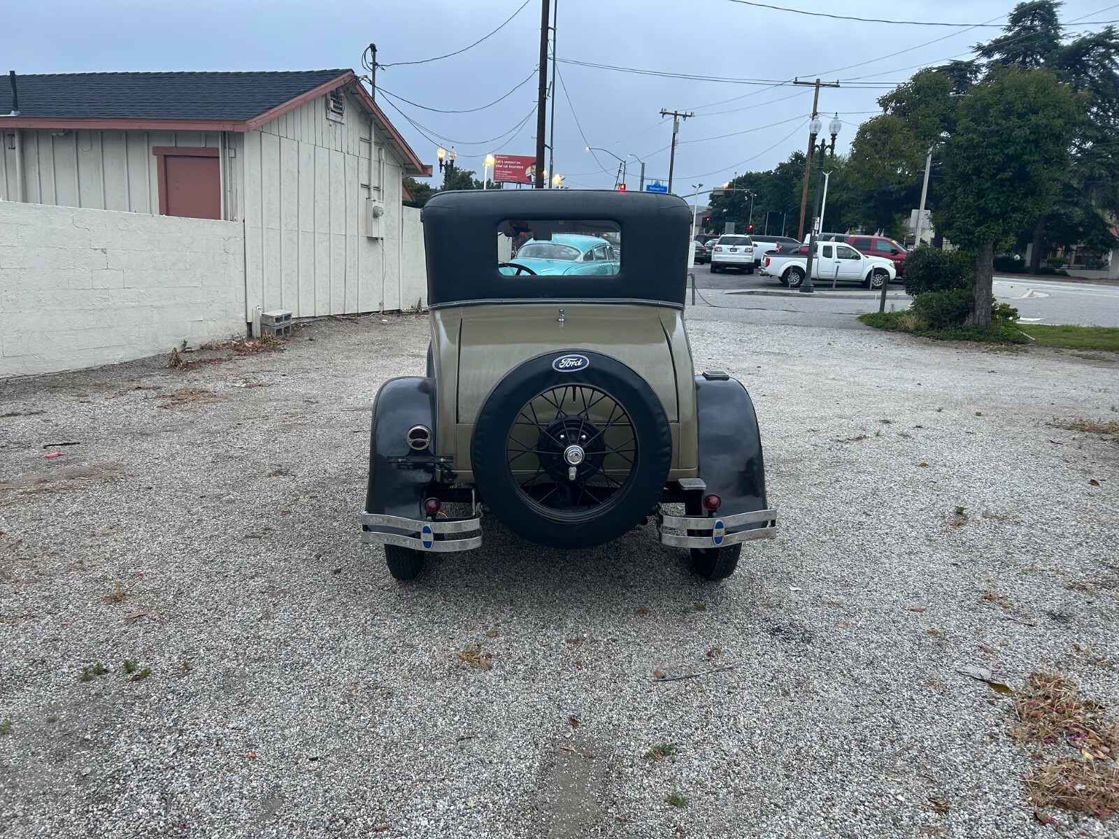 Ford-Model-A-1928-Coupe-3