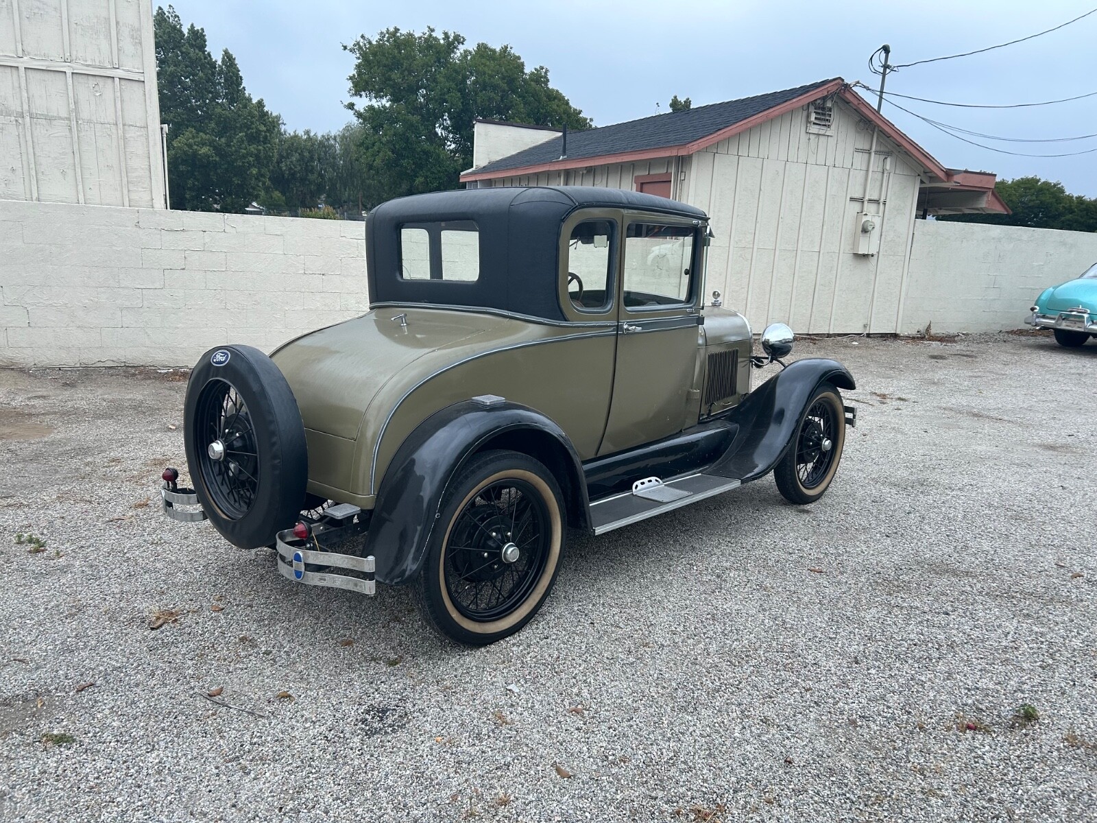 Ford-Model-A-1928-Coupe-4