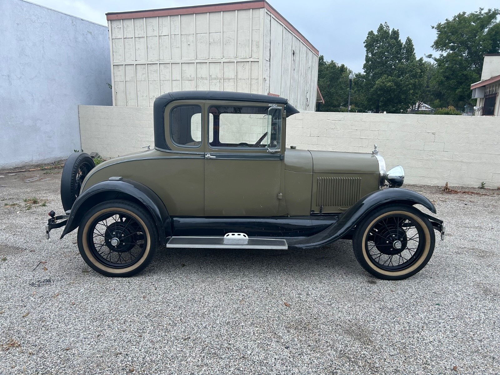 Ford-Model-A-1928-Coupe-5