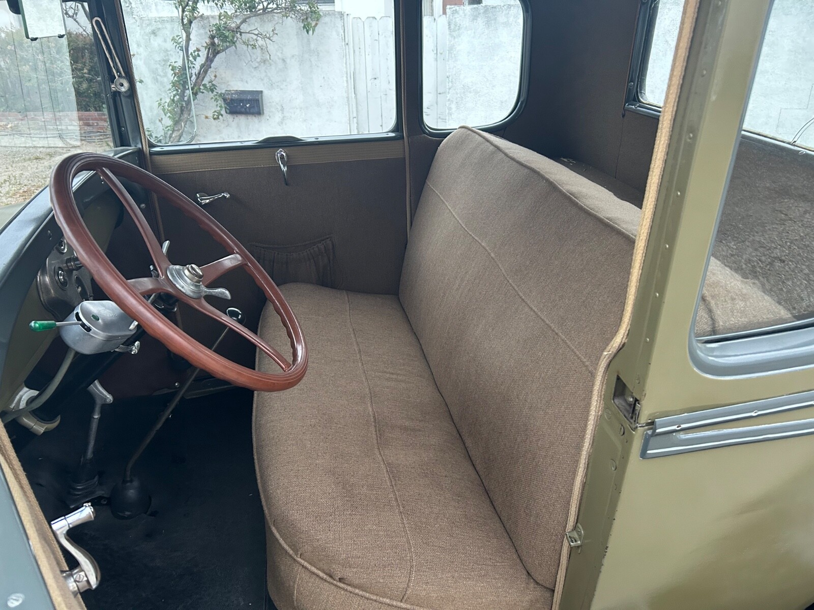 Ford-Model-A-1928-Coupe-8