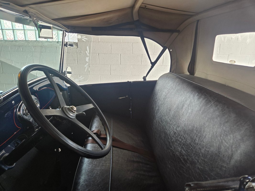 Ford-Model-A-1929-2