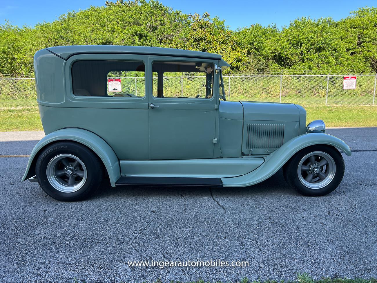 Ford-Model-A-1929-sedan-12