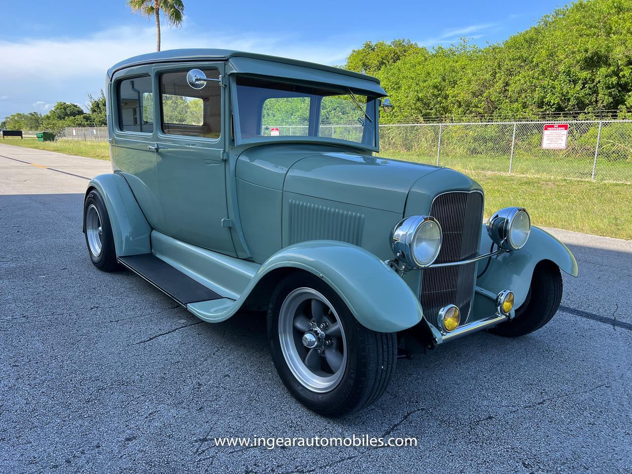 Ford-Model-A-1929-sedan-13