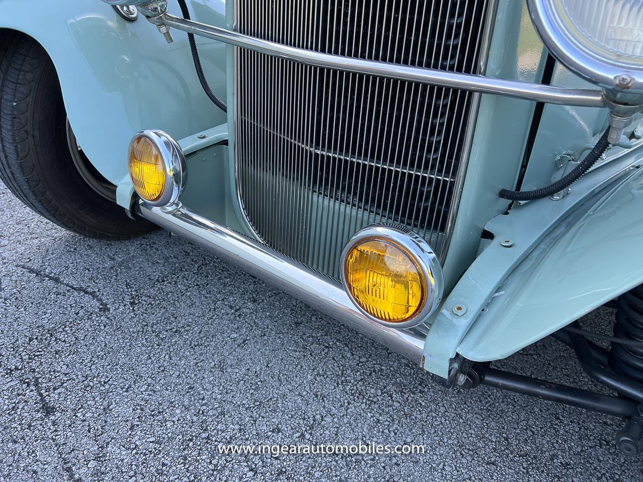 Ford-Model-A-1929-sedan-16