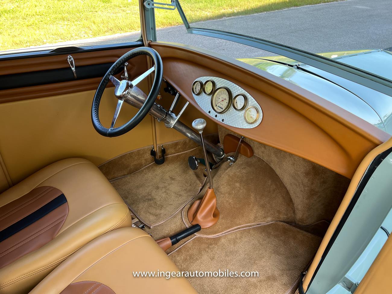Ford-Model-A-1929-sedan-2