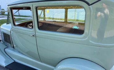 Ford-Model-A-1929-sedan-23