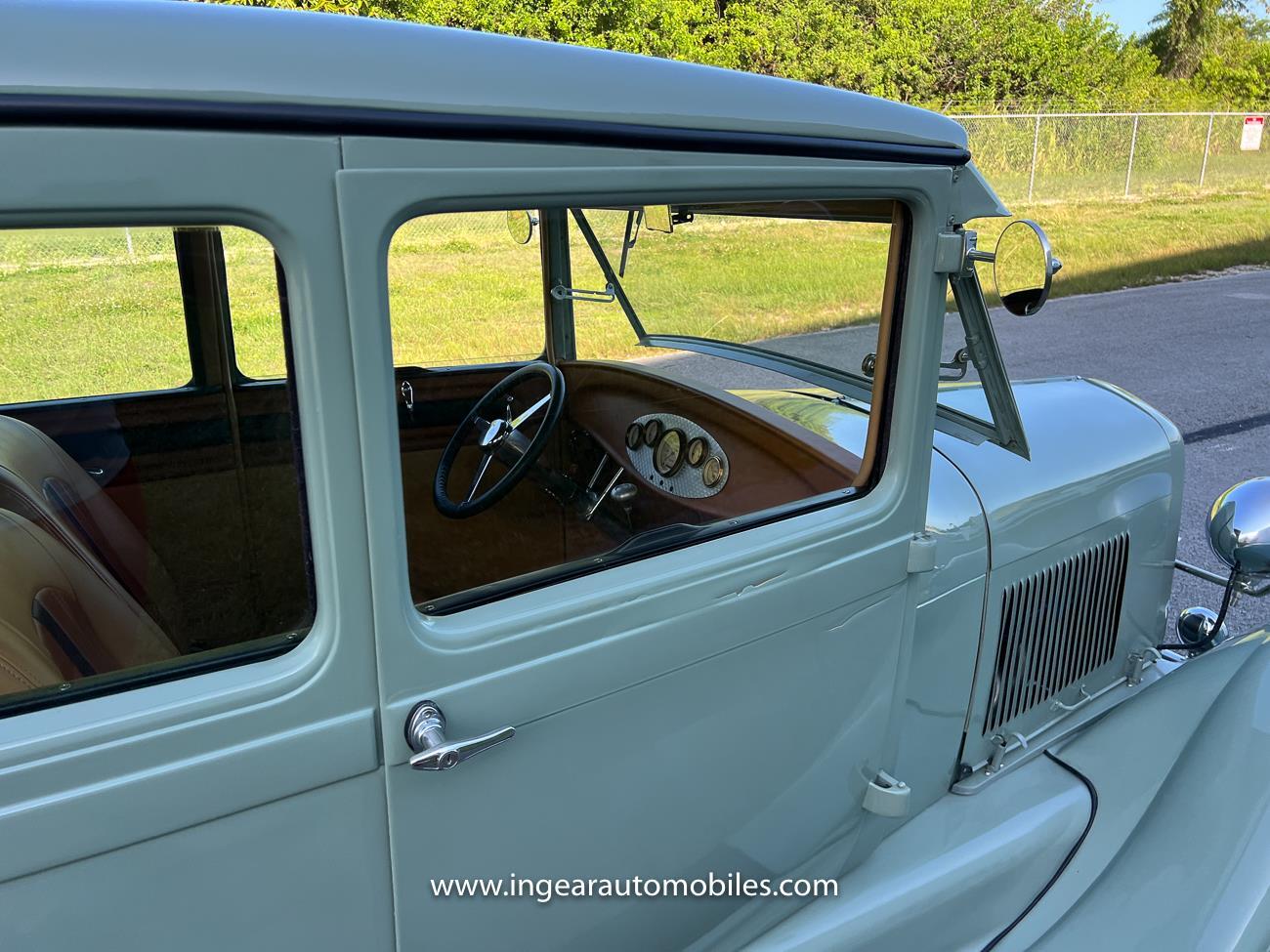 Ford-Model-A-1929-sedan-37