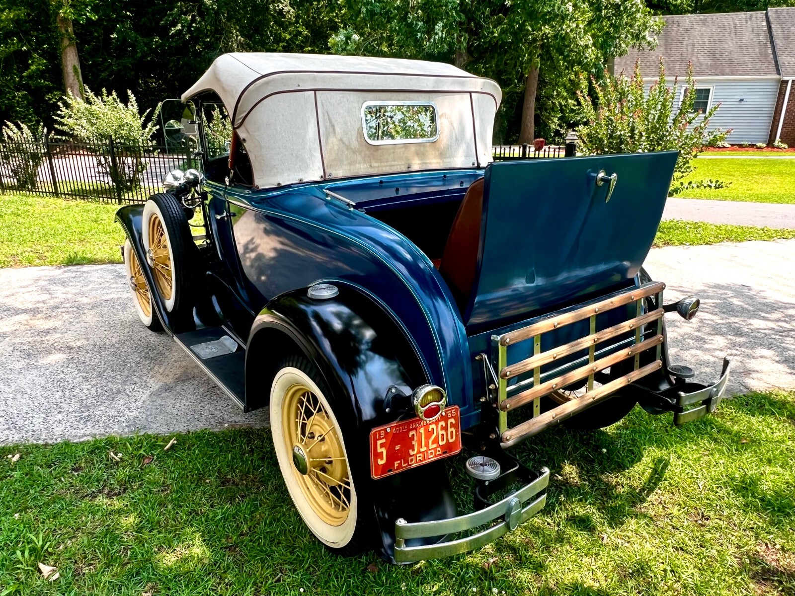 Ford-Model-A-1930-Convertible-2