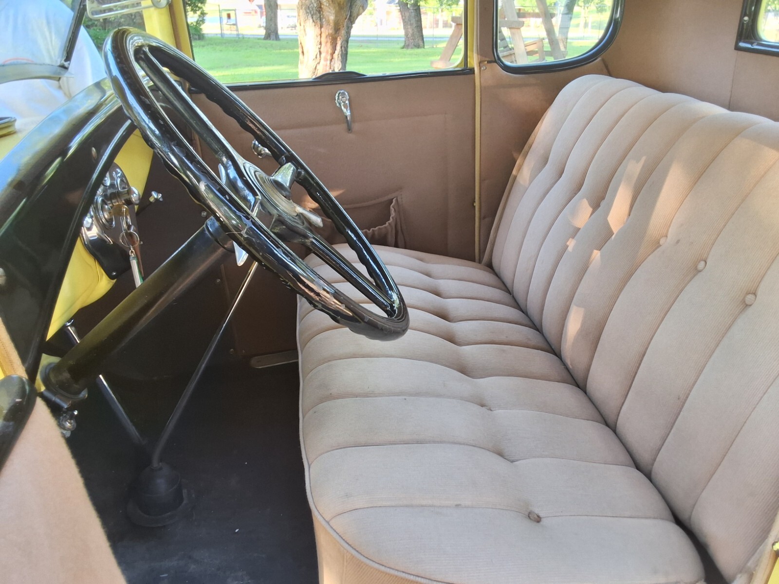 Ford-Model-A-1930-Coupe-12