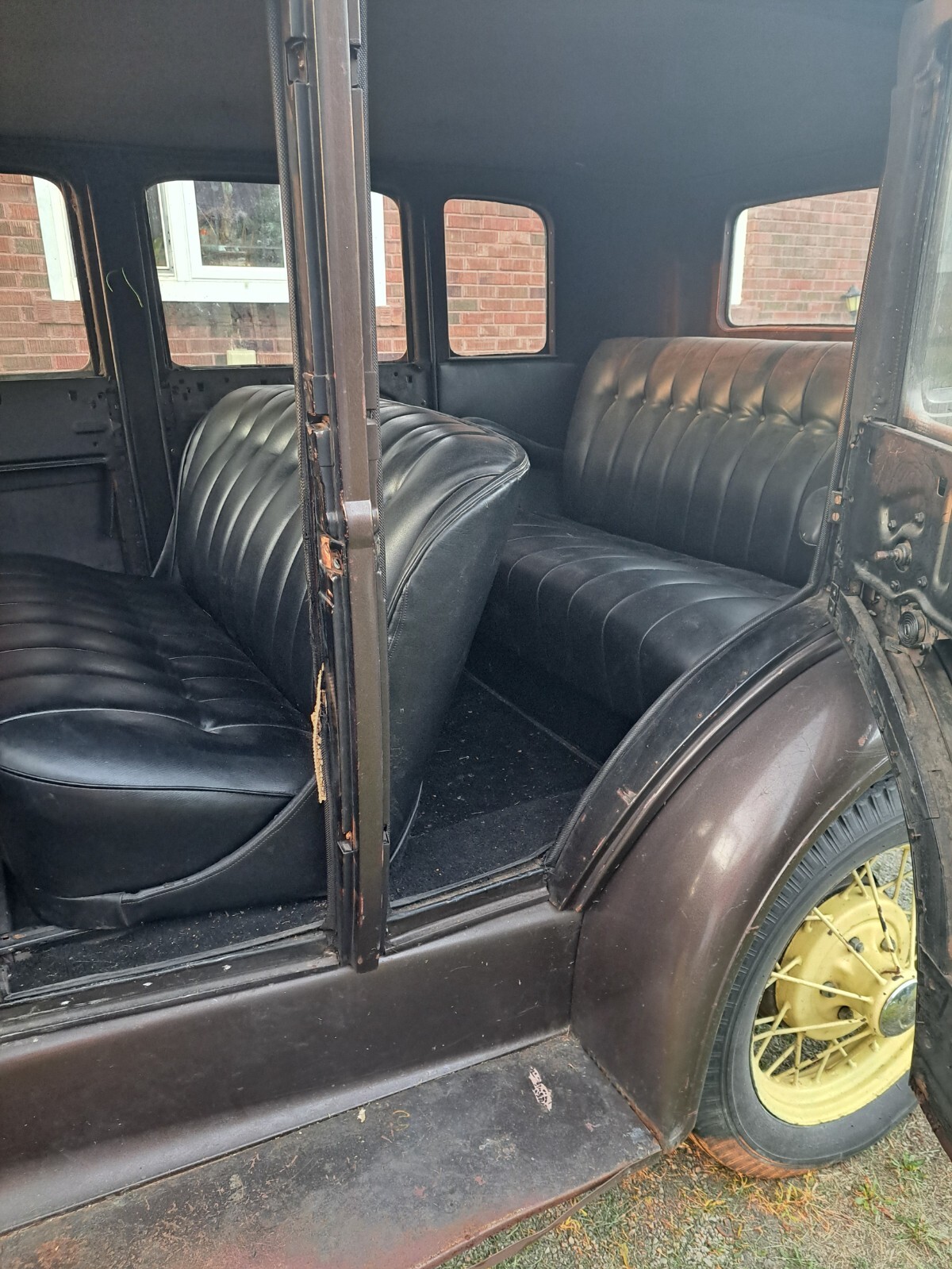 Ford-Model-A-1930-Sedan-3