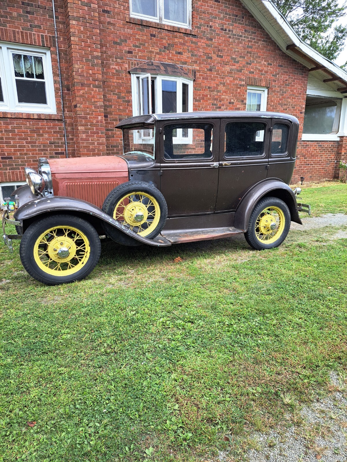 Ford-Model-A-1930-Sedan