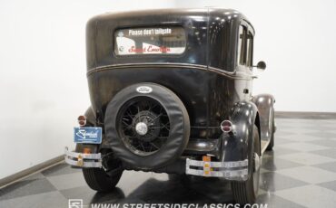 Ford-Model-A-1931-Sedan-10