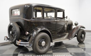 Ford-Model-A-1931-Sedan-12