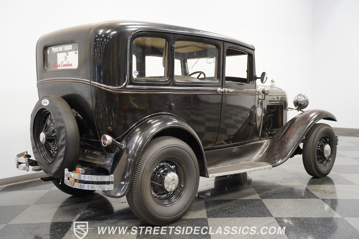 Ford-Model-A-1931-Sedan-12