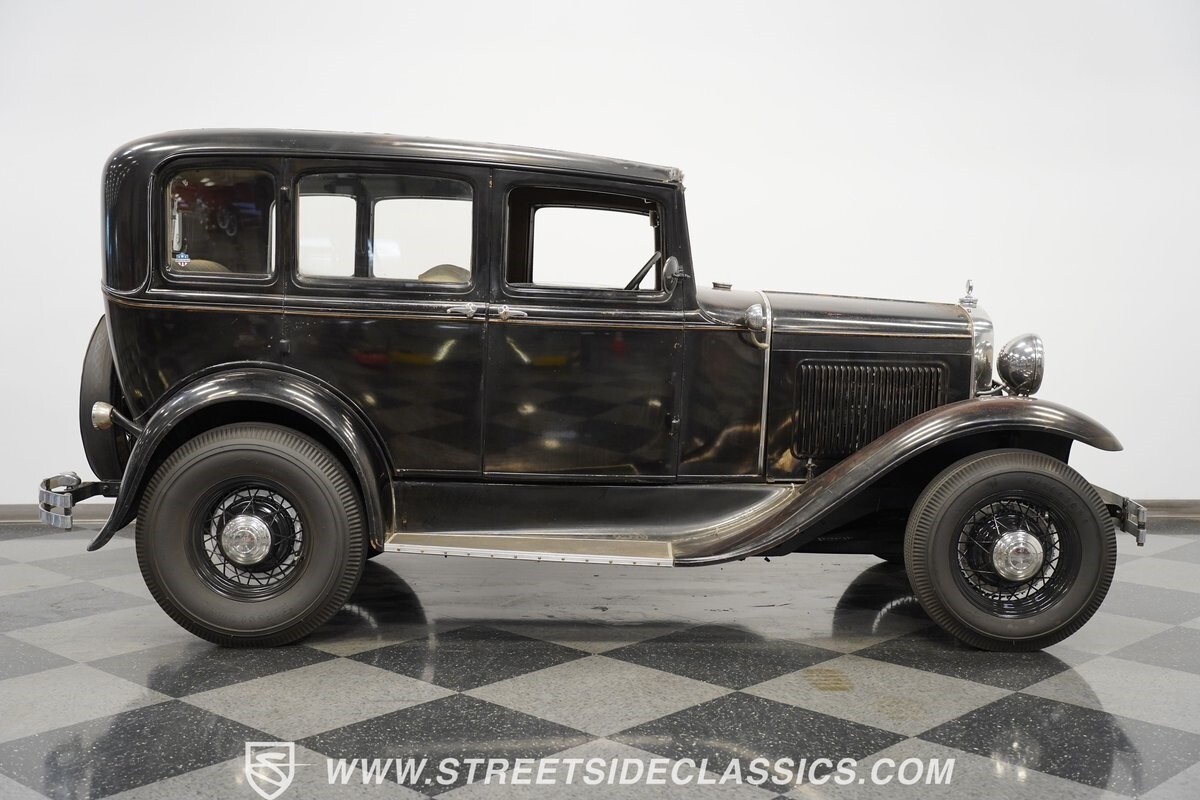 Ford-Model-A-1931-Sedan-13