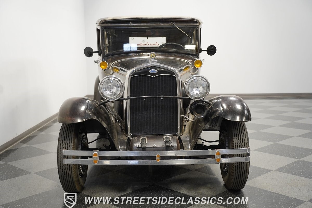 Ford-Model-A-1931-Sedan-16
