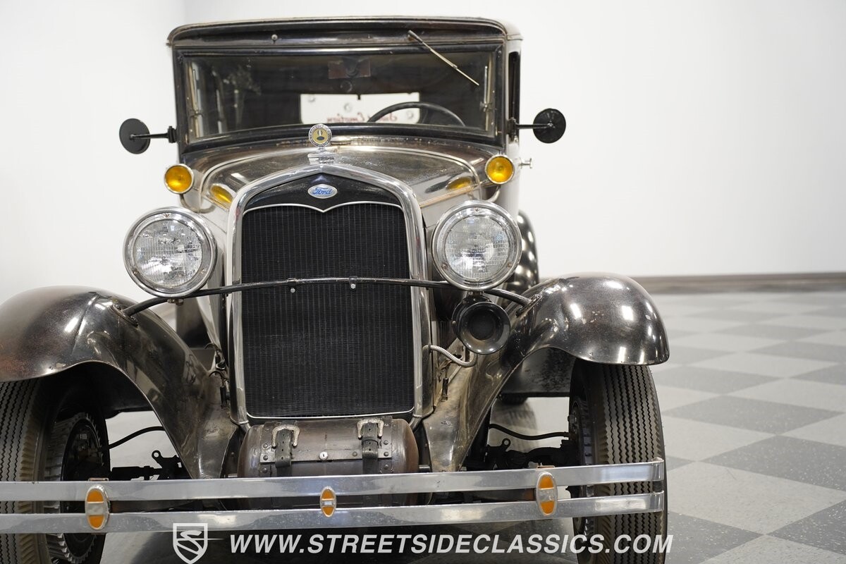 Ford-Model-A-1931-Sedan-17