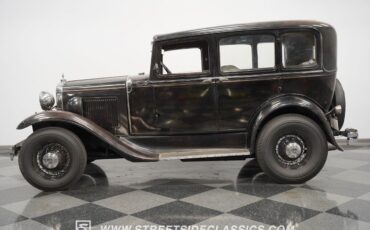Ford-Model-A-1931-Sedan-2