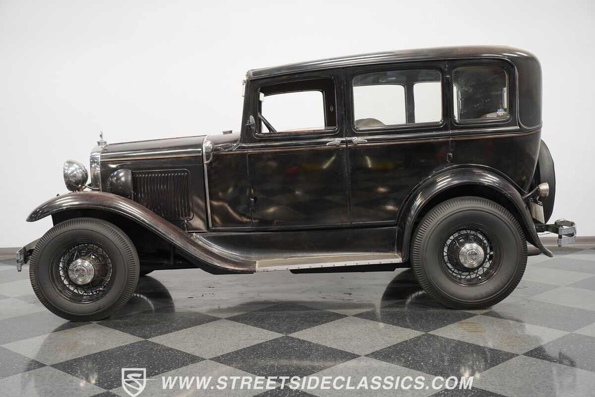 Ford-Model-A-1931-Sedan-2