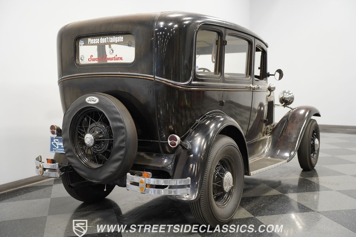 Ford-Model-A-1931-Sedan-23