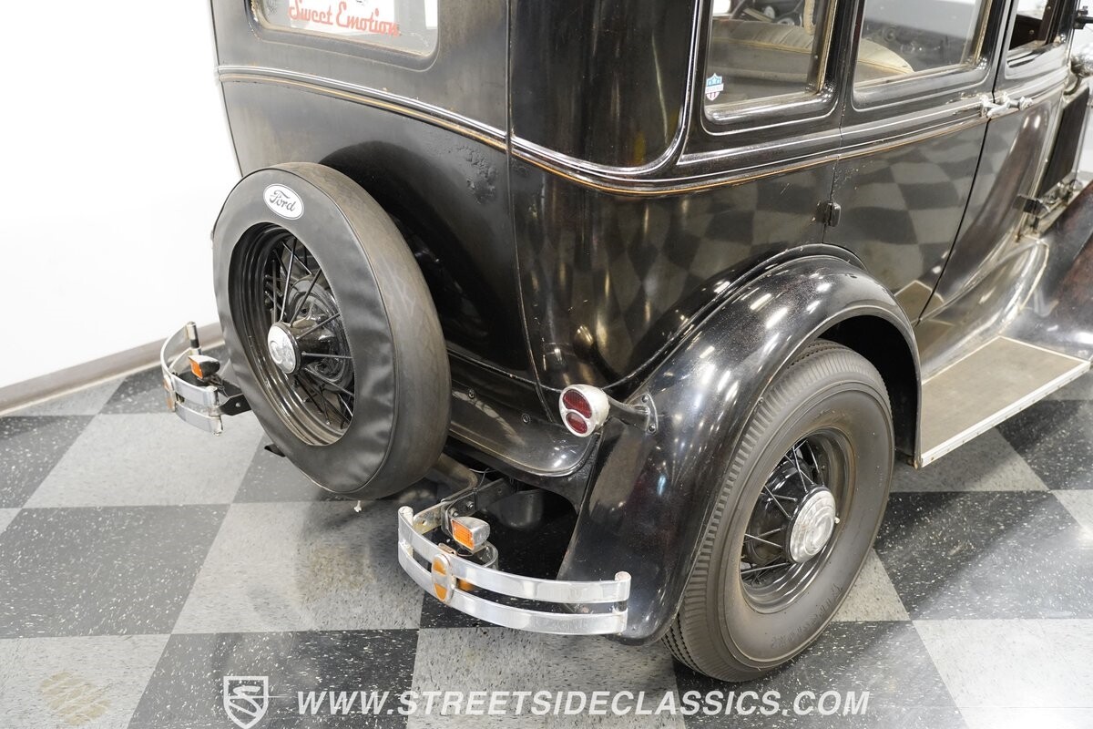 Ford-Model-A-1931-Sedan-24