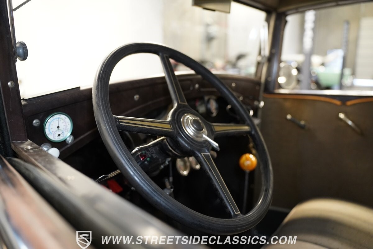 Ford-Model-A-1931-Sedan-31