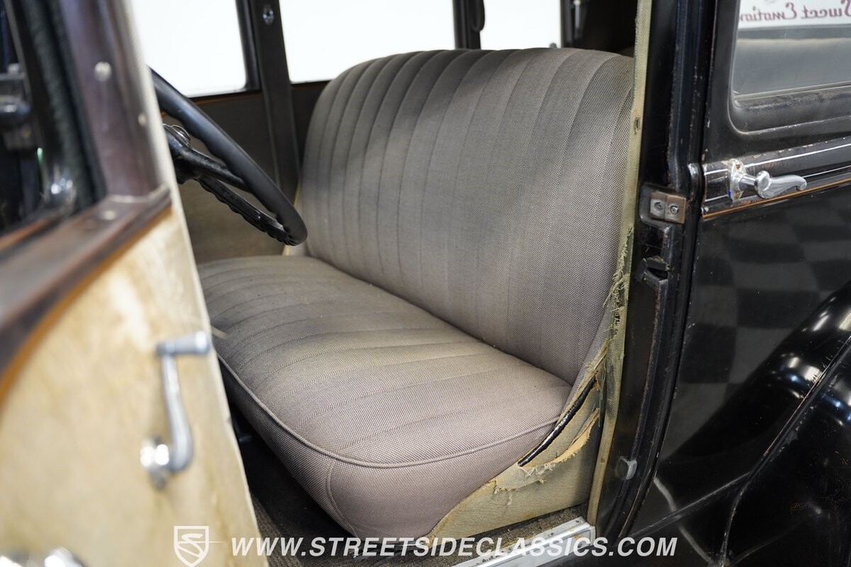 Ford-Model-A-1931-Sedan-37