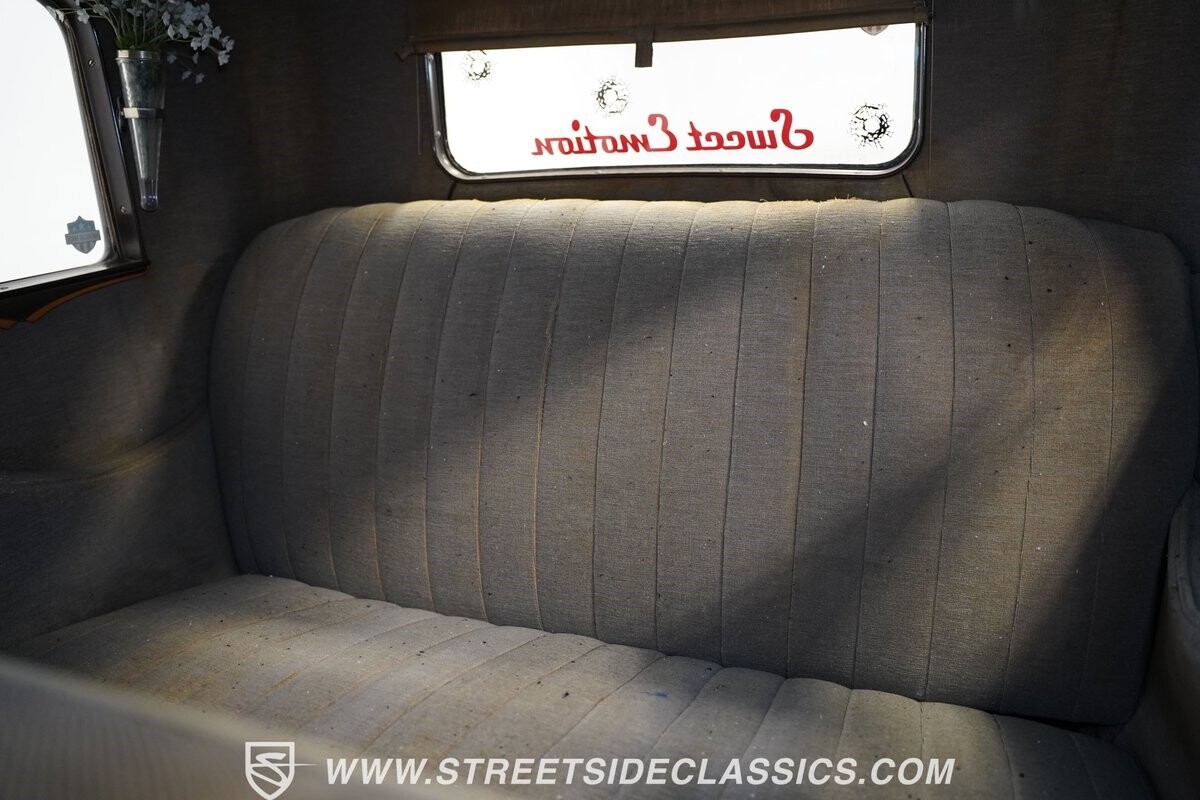 Ford-Model-A-1931-Sedan-38