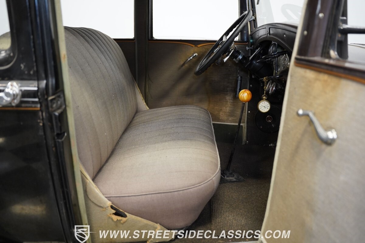 Ford-Model-A-1931-Sedan-39