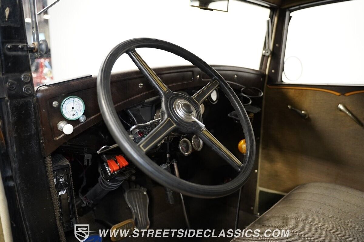 Ford-Model-A-1931-Sedan-4