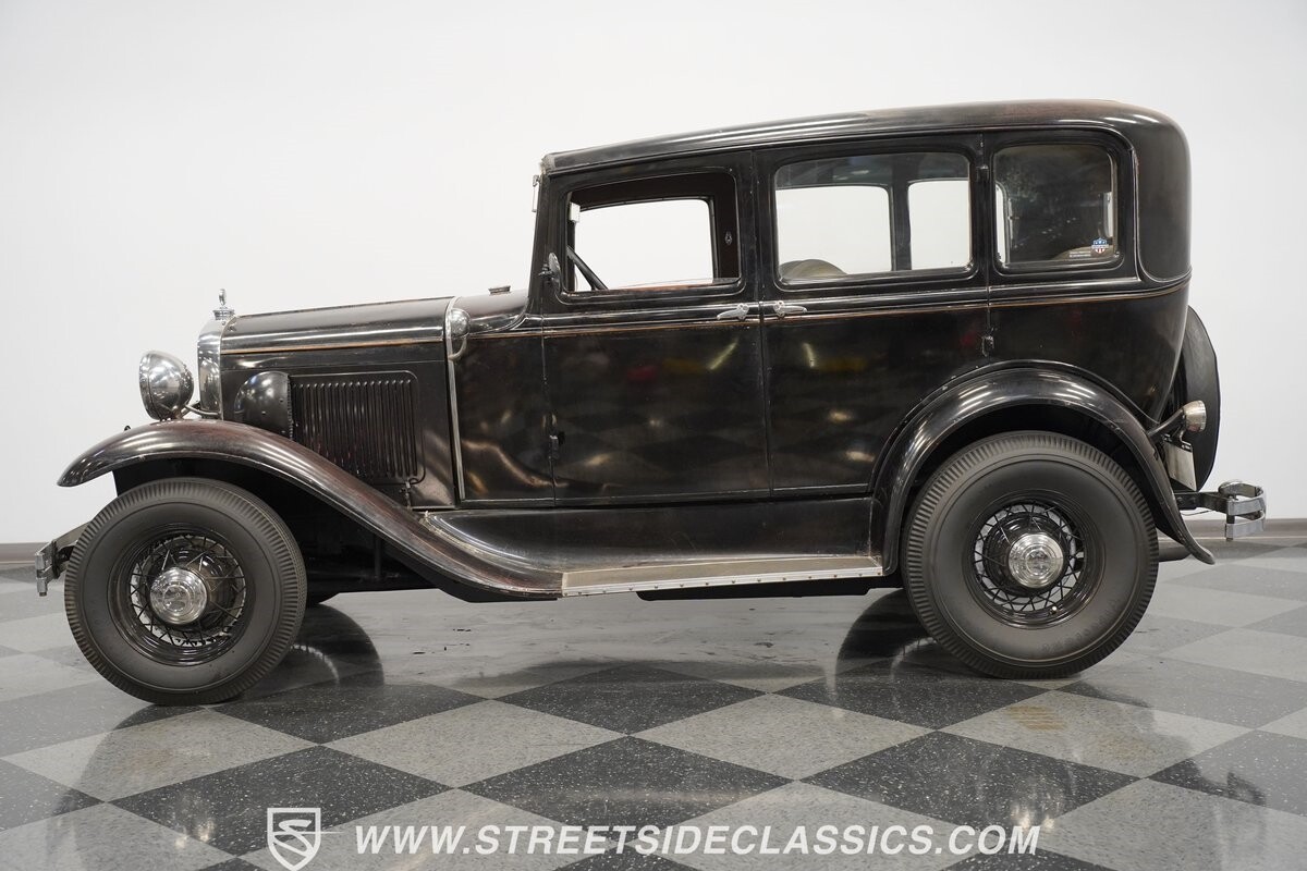 Ford-Model-A-1931-Sedan-6