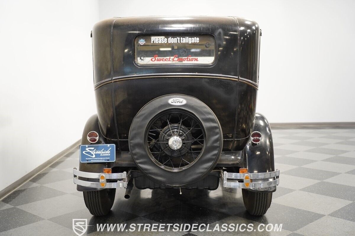 Ford-Model-A-1931-Sedan-9